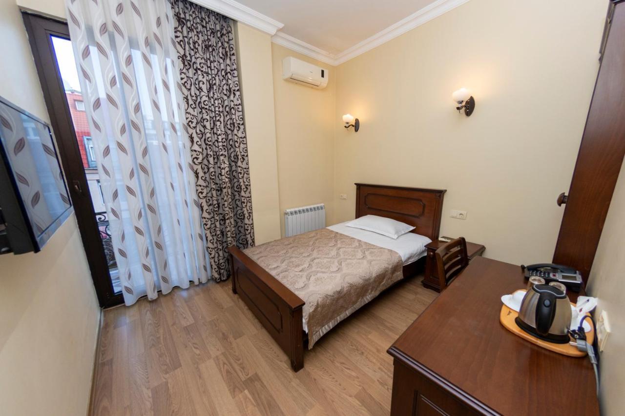 Eiffel Hotel Batumi Luaran gambar
