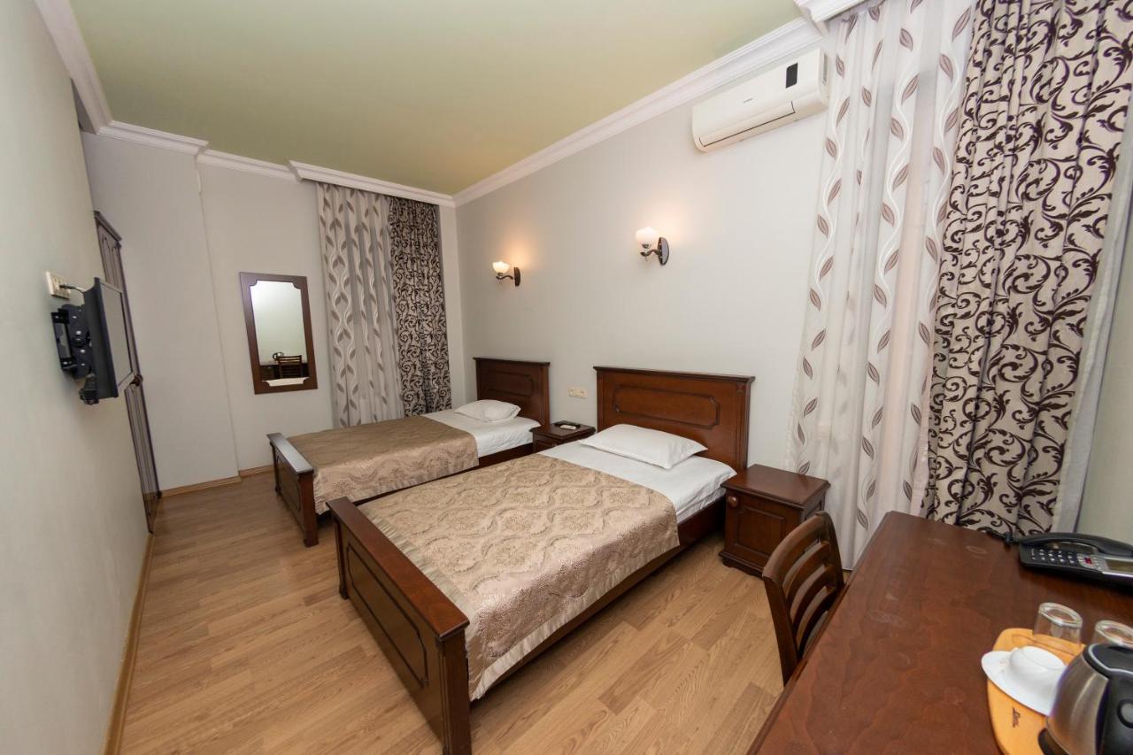 Eiffel Hotel Batumi Luaran gambar