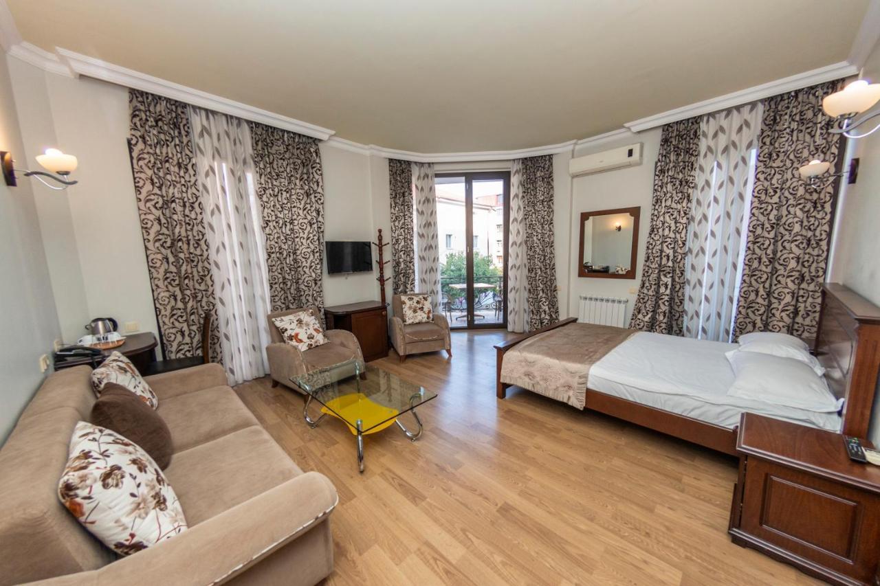 Eiffel Hotel Batumi Luaran gambar