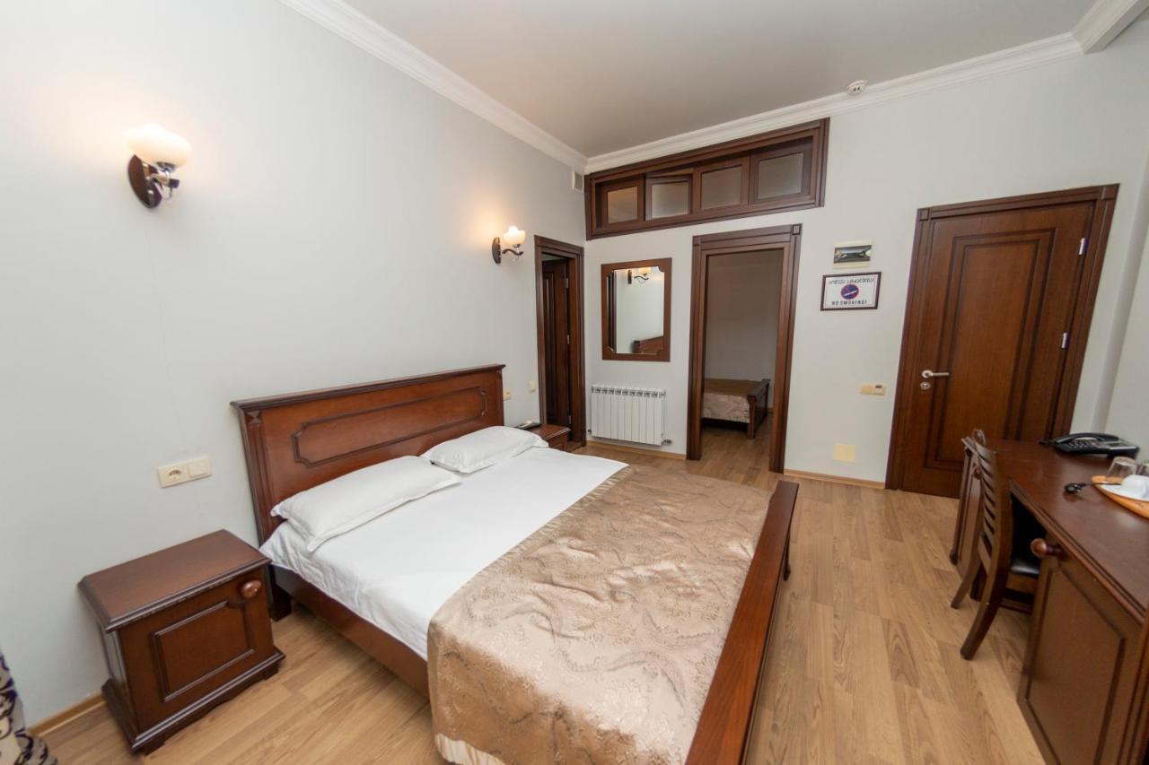 Eiffel Hotel Batumi Luaran gambar