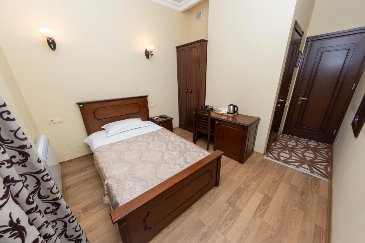 Eiffel Hotel Batumi Luaran gambar