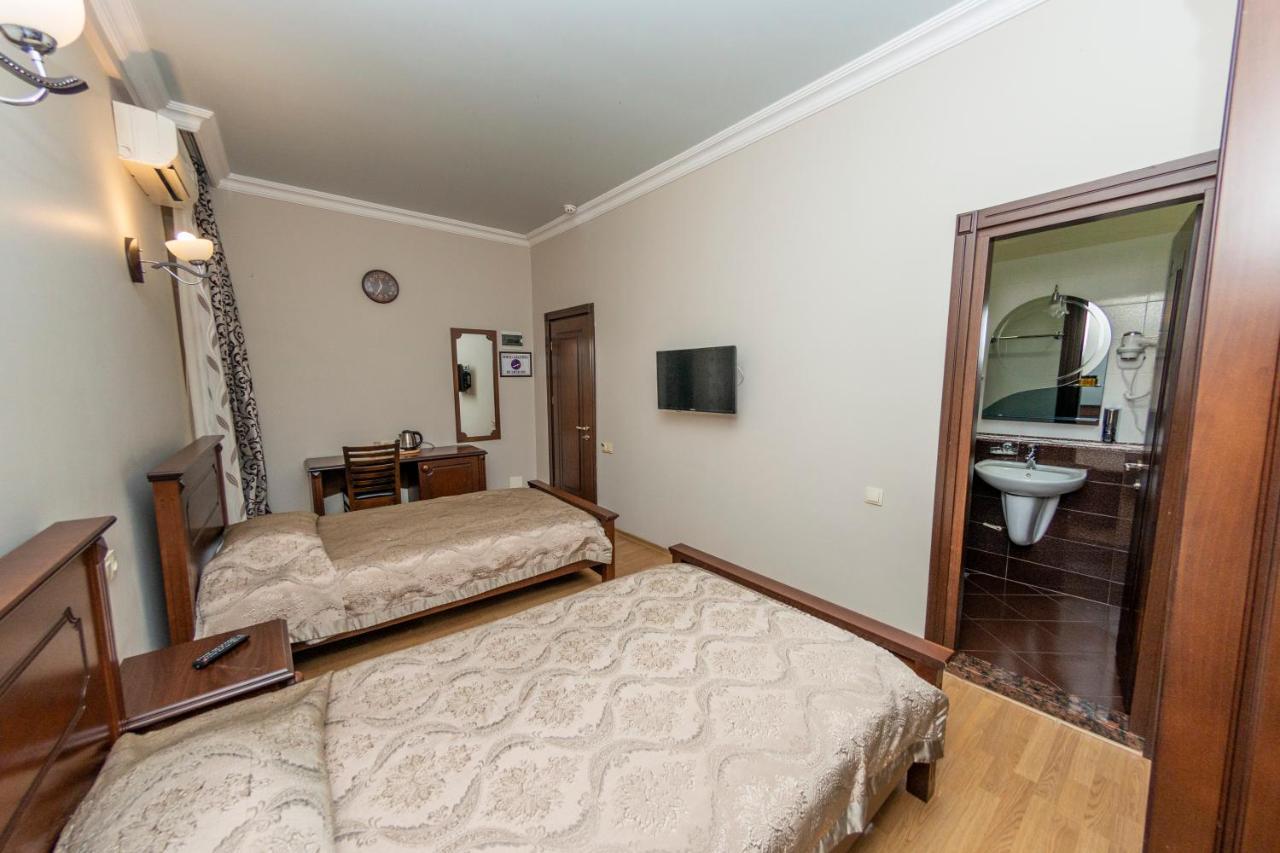 Eiffel Hotel Batumi Luaran gambar