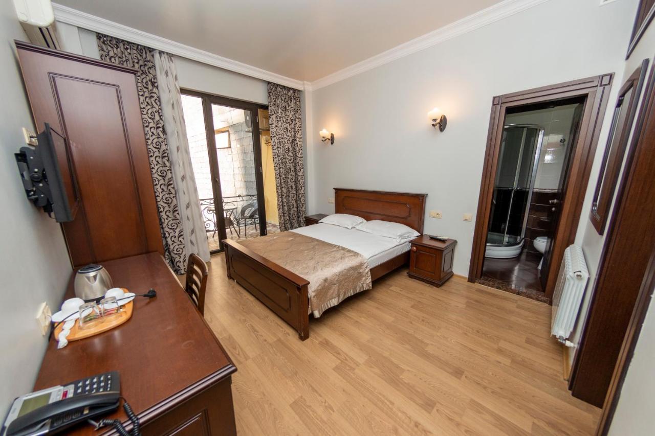 Eiffel Hotel Batumi Luaran gambar