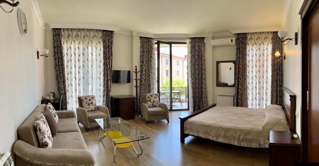 Eiffel Hotel Batumi Luaran gambar