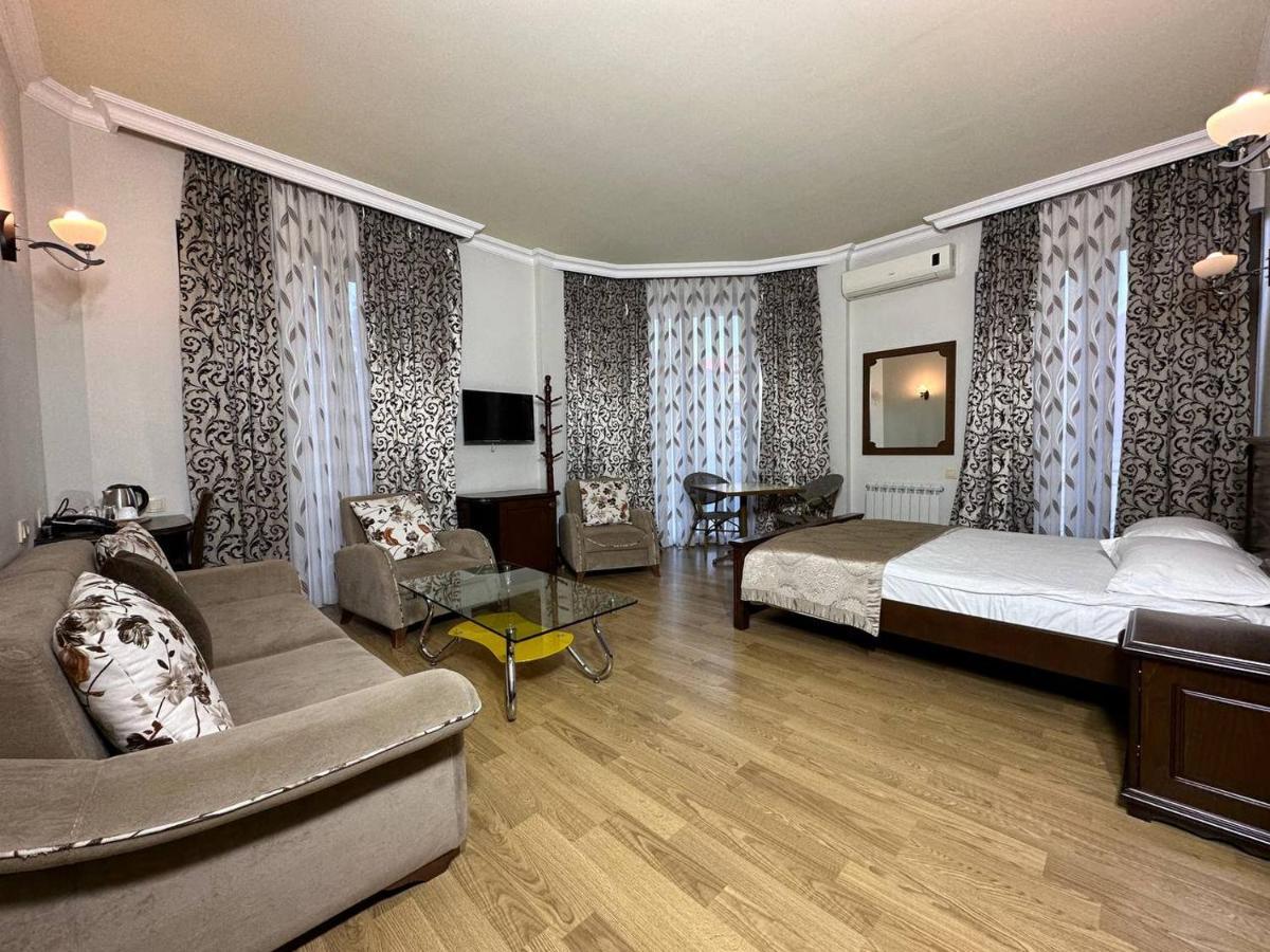 Eiffel Hotel Batumi Luaran gambar