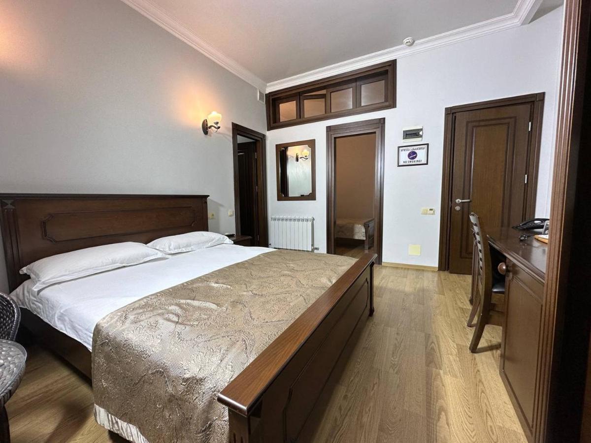 Eiffel Hotel Batumi Luaran gambar