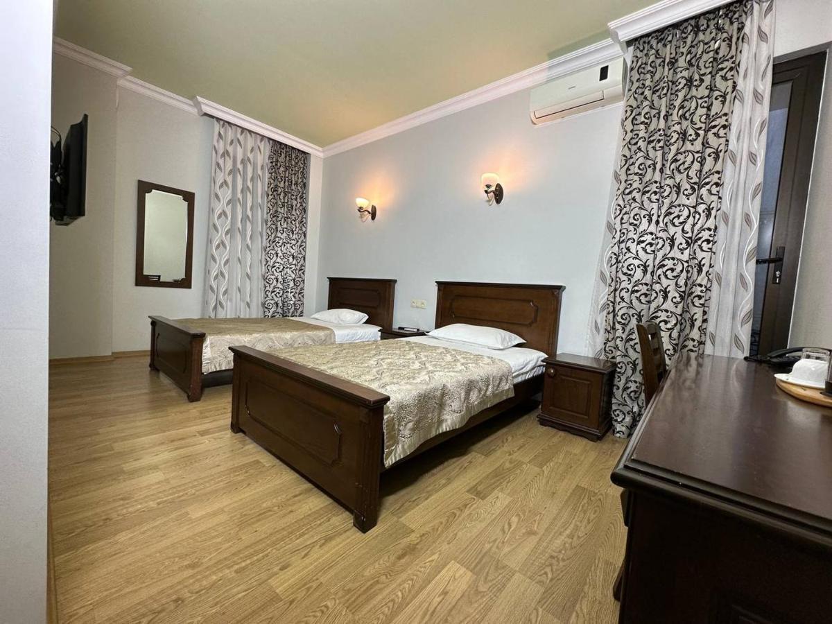 Eiffel Hotel Batumi Luaran gambar