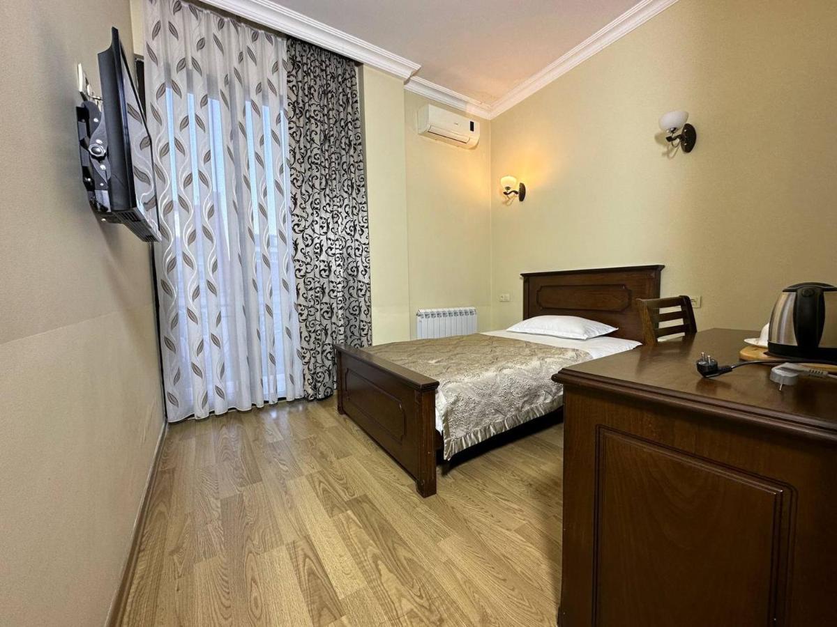 Eiffel Hotel Batumi Luaran gambar