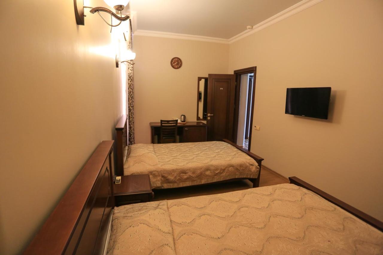 Eiffel Hotel Batumi Luaran gambar