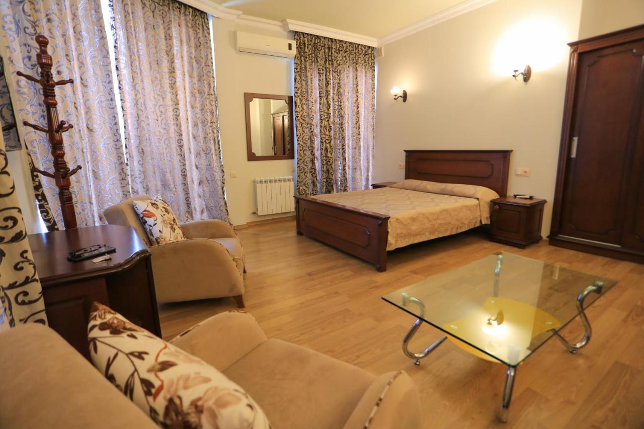 Eiffel Hotel Batumi Luaran gambar