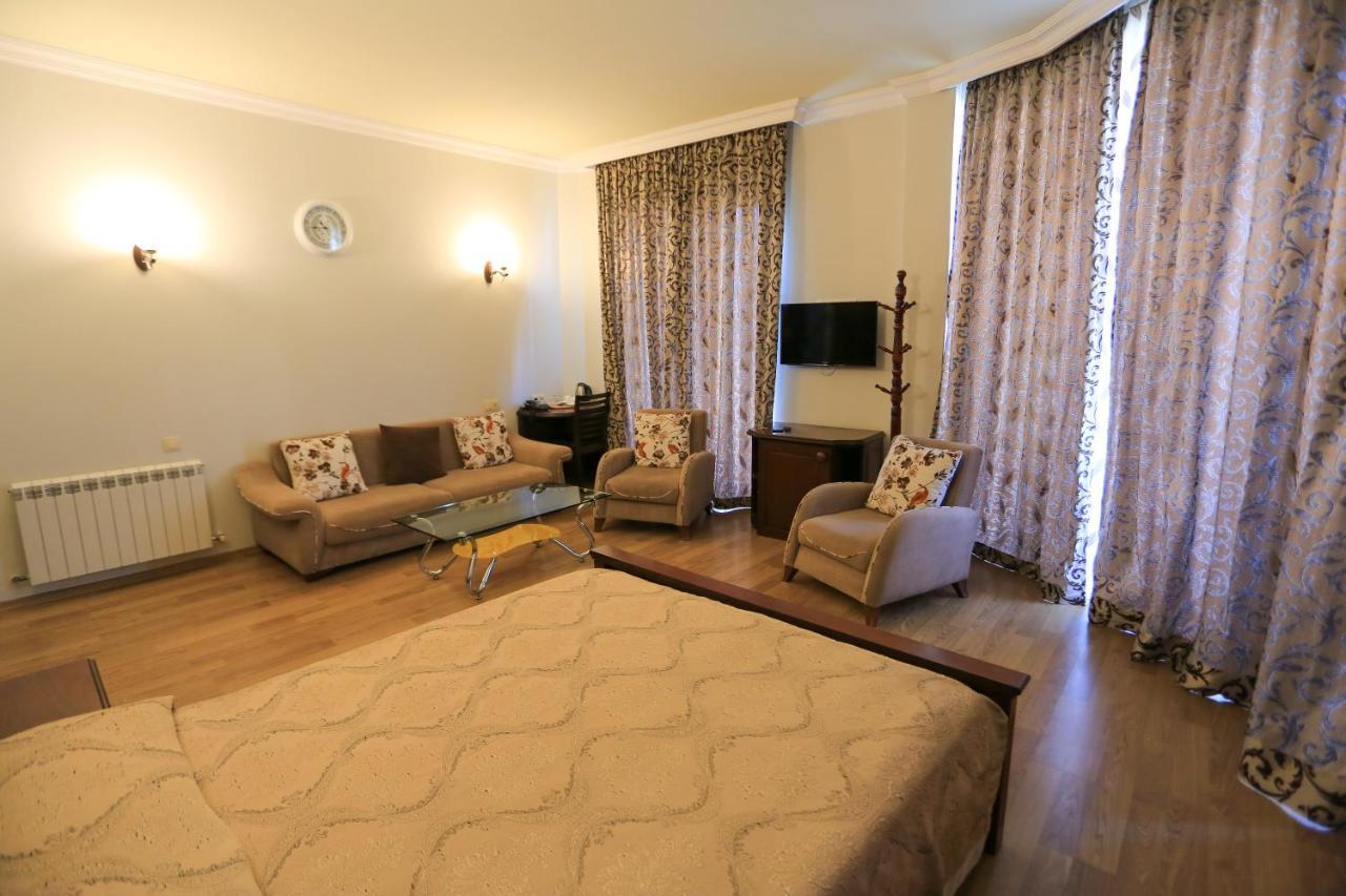 Eiffel Hotel Batumi Luaran gambar