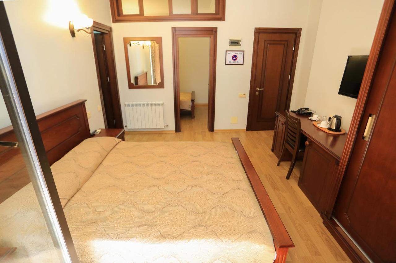 Eiffel Hotel Batumi Luaran gambar