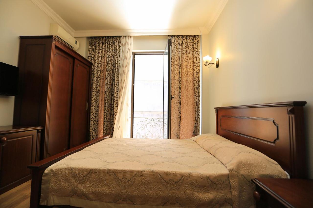 Eiffel Hotel Batumi Luaran gambar