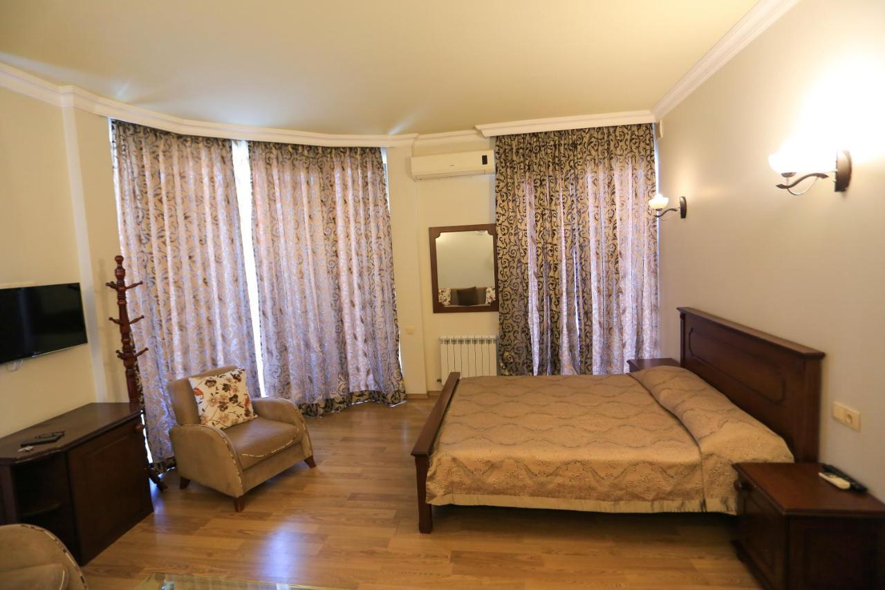 Eiffel Hotel Batumi Luaran gambar
