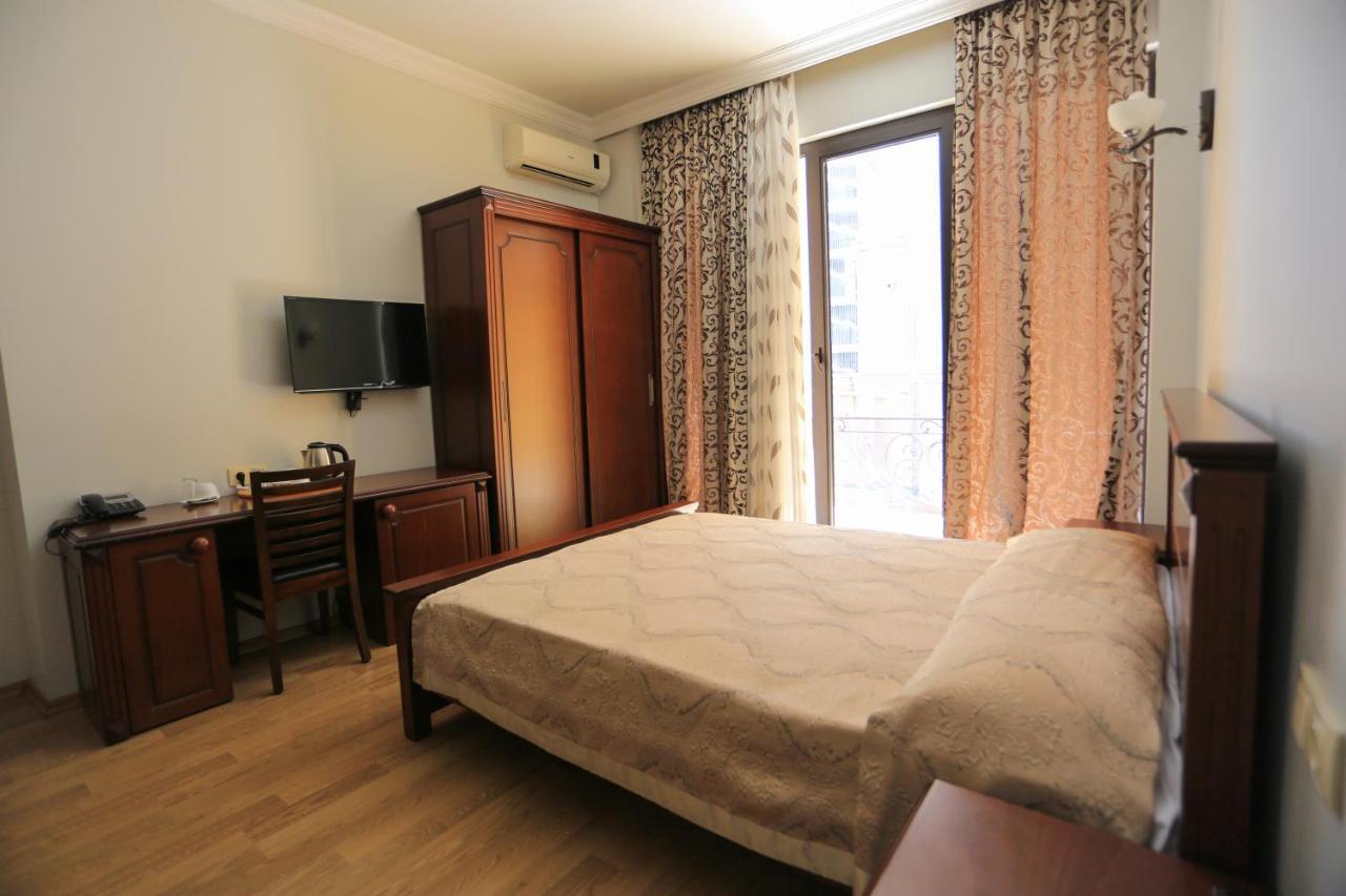 Eiffel Hotel Batumi Luaran gambar