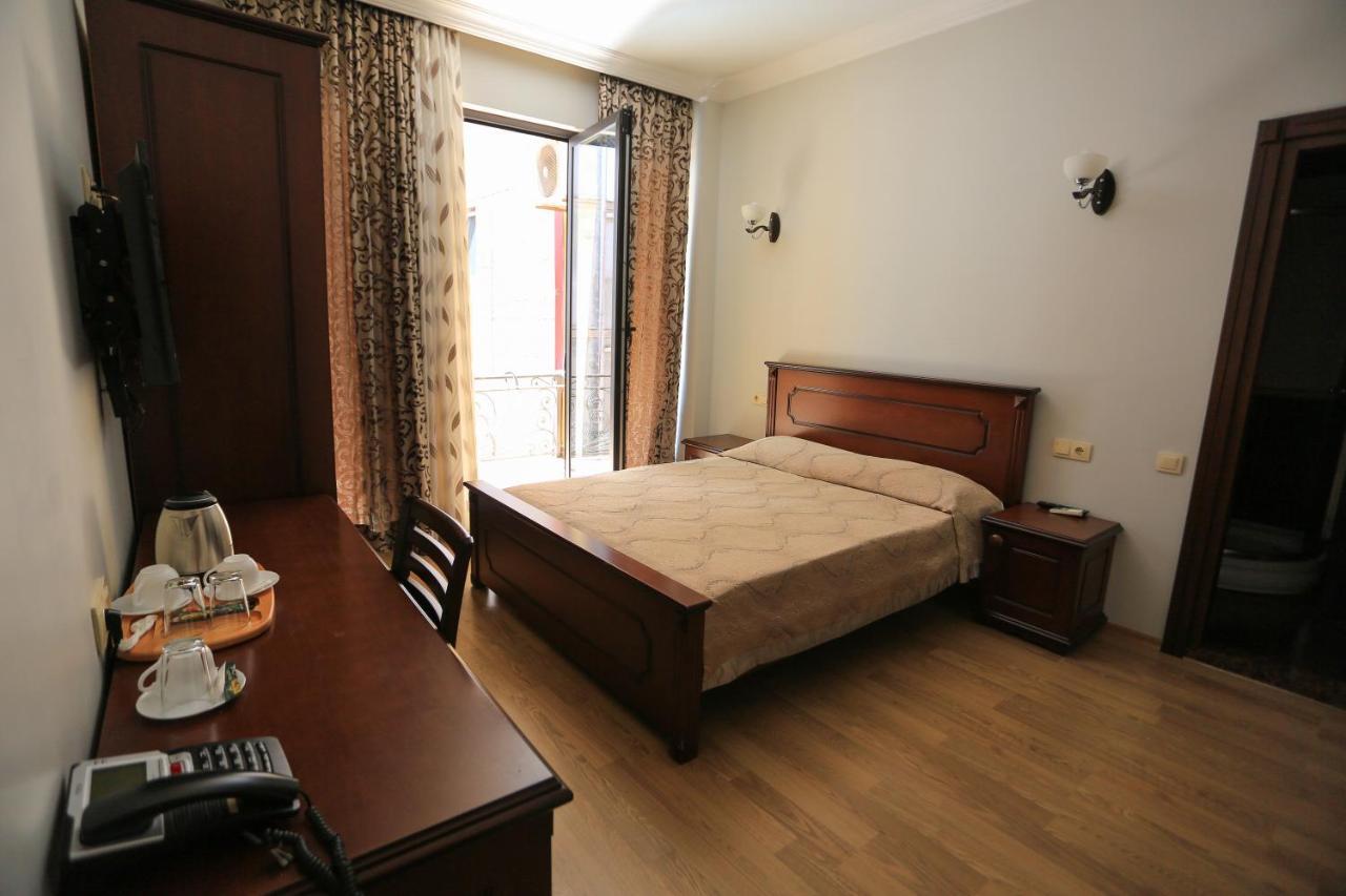 Eiffel Hotel Batumi Luaran gambar